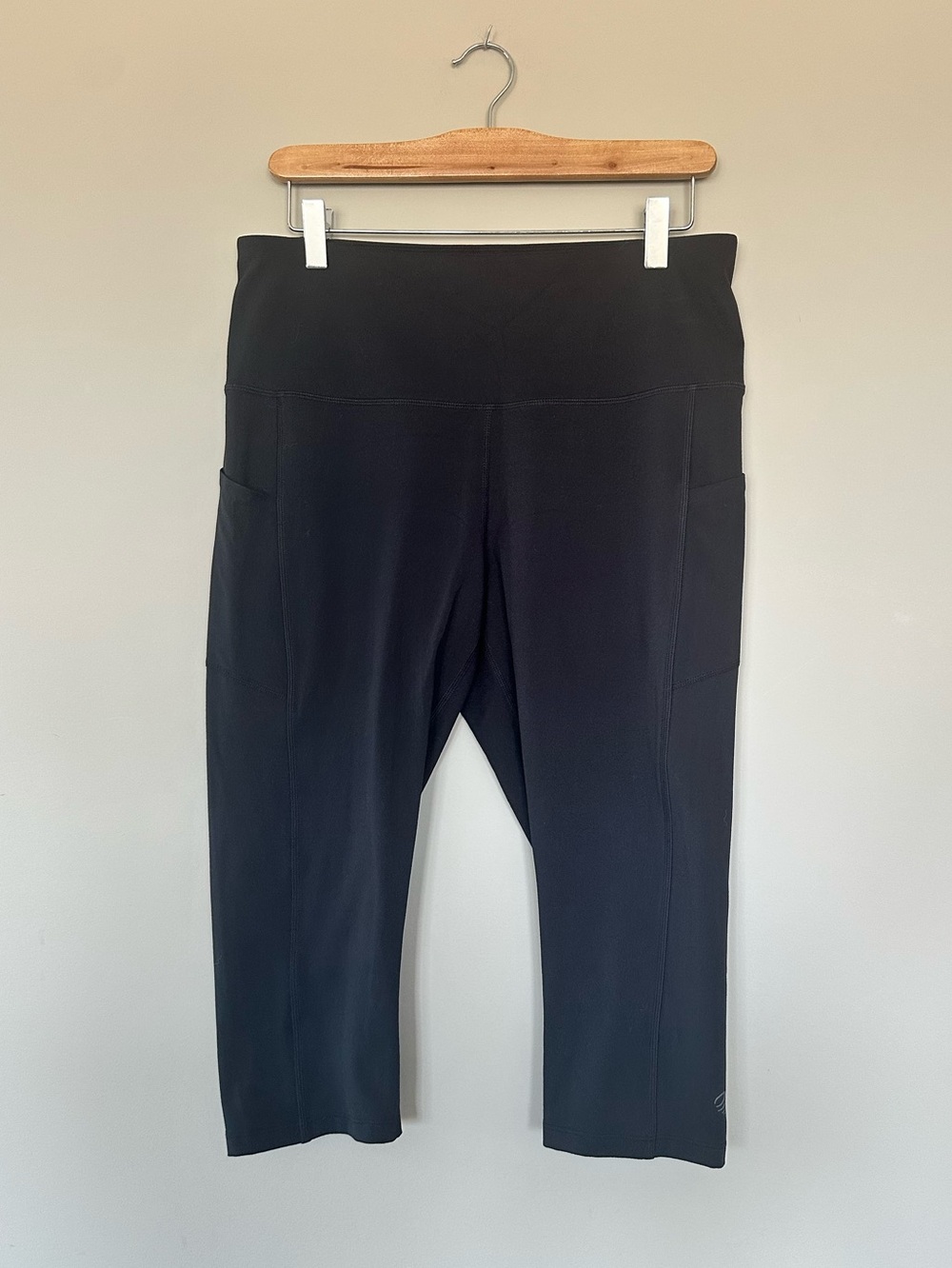 MPG Black Cropped Leggings with Side Pockets